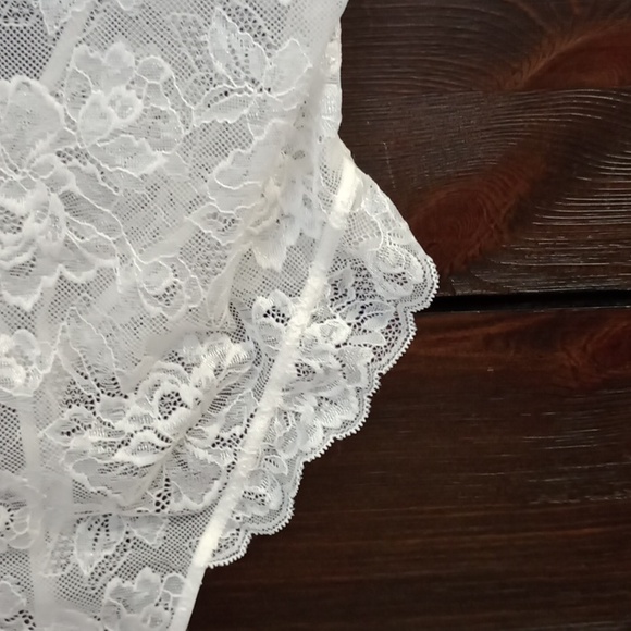XS White Lace Elegance Bodysuit LaVieEnRose - Picture 6 of 12